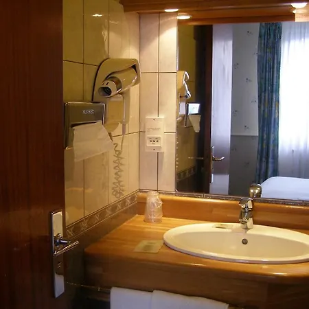 Logis Hotel-restaurant Le Chêne Hotel 3*