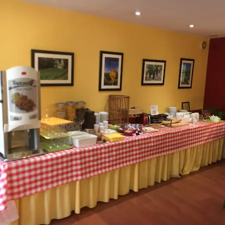 Logis Hotel-restaurant Le Chêne 3* Saint-Pourçain-sur-Sioule