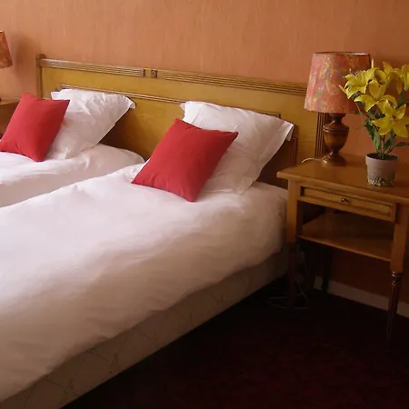 Hotel Logis Hotel-restaurant Le Chêne 3*