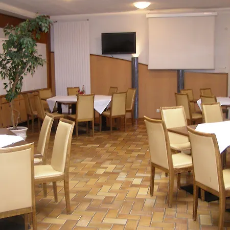 Hotel Logis Hotel-restaurant Le Chêne Saint-Pourçain-sur-Sioule