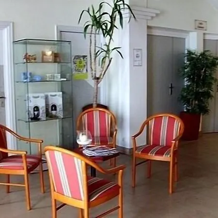 Hotel Logis Hotel-restaurant Le Chene 3*