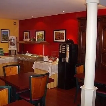 Logis Hotel-restaurant Le Chêne 3* Saint-Pourçain-sur-Sioule