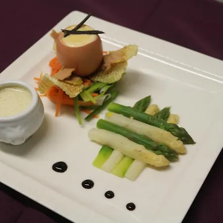 Logis Hotel-restaurant Le Chene Отель