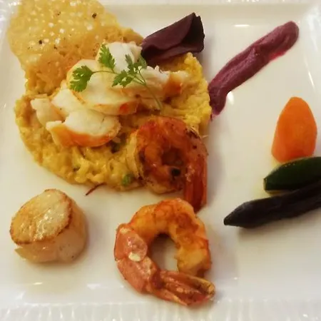 Logis Hotel-restaurant Le Chene Отель Сен-Пурсен-сюр-Сьюль