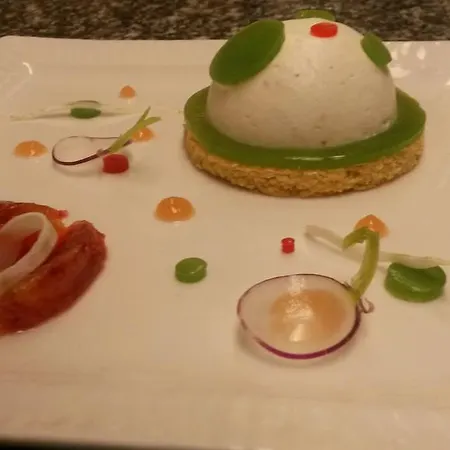 Отель Logis Hotel-restaurant Le Chene 3*