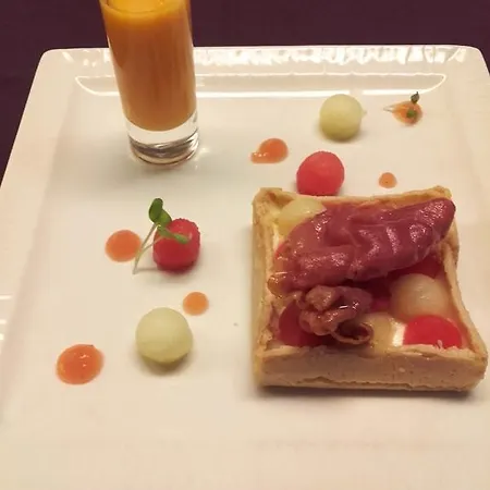 Logis Hotel-restaurant Le Chene Отель Сен-Пурсен-сюр-Сьюль