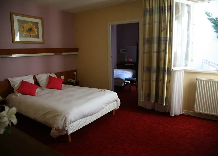 Hotel Logis Hotel-restaurant Le Chene 3*