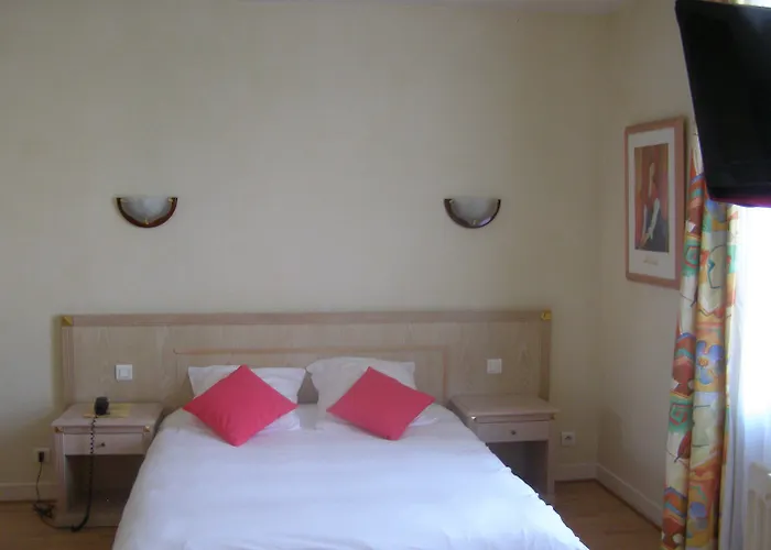 Hotel Logis Hotel-restaurant Le Chene