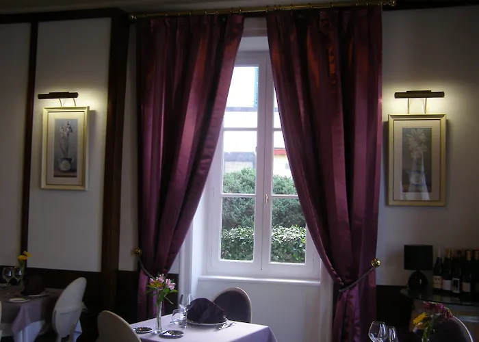 Logis Hotel-restaurant Le Chene Hotel Saint-Pourçain-sur-Sioule