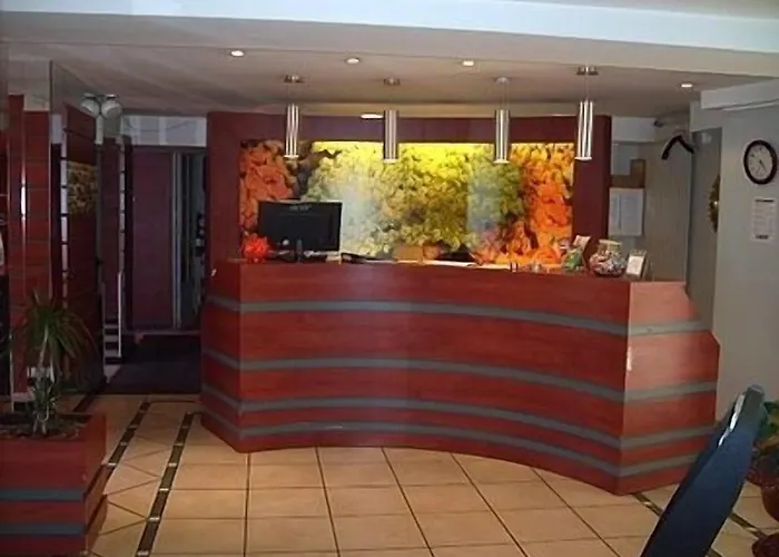 Logis Hotel-restaurant Le Chene Hotel 3*