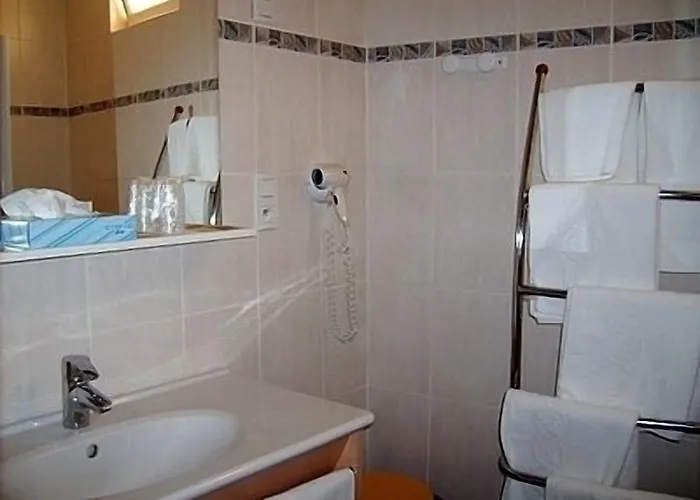 Logis Hotel-restaurant Le Chene Hotel