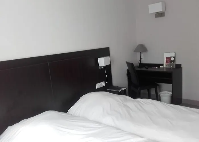 Logis Hotel-restaurant Le Chene Hotel 3*